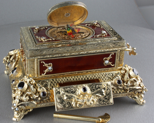 Silver gilt, enamel, pearl and noir garnet-mounted singing bird box