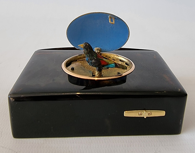 Gold,Tortoiseshell and enamel Singing Bird box by Rochat