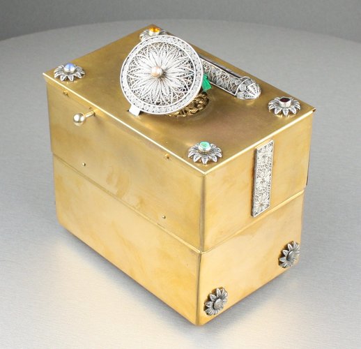French enamel singing bird jewellry box, with rhyme notation bar