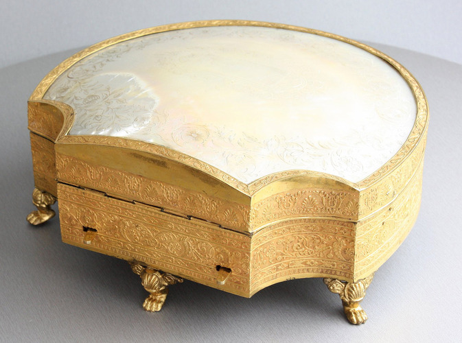 A highly desirable and fine antique gilt metal and silver-gilt Palais Royale musical necessaire
