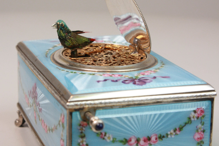 Silver and full-enamel body singing bird box, Stamped and Retailed from 'Le Palais Royal'