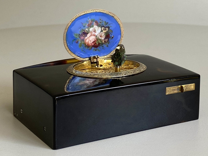 Tortoiseshell, gold and enamel singing bird box, by Charles Bruguier