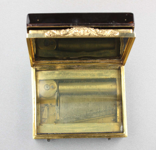 Antique Musical snuffbox, with hidden erotic pictorial enamel of Venus Urbino