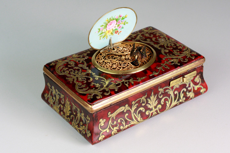 Antique silver gilt and tortoiseshell sarcophagus-form singing bird box, by E. Flajoulet retailed by Juvenia