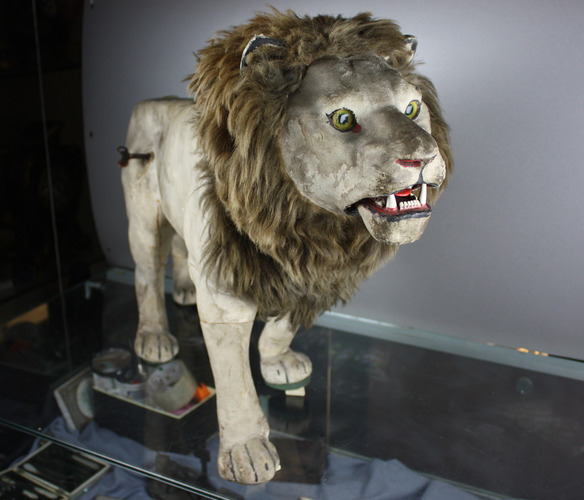 Large Antique leathered nodding Lion Automaton, by Roullet & Decamps